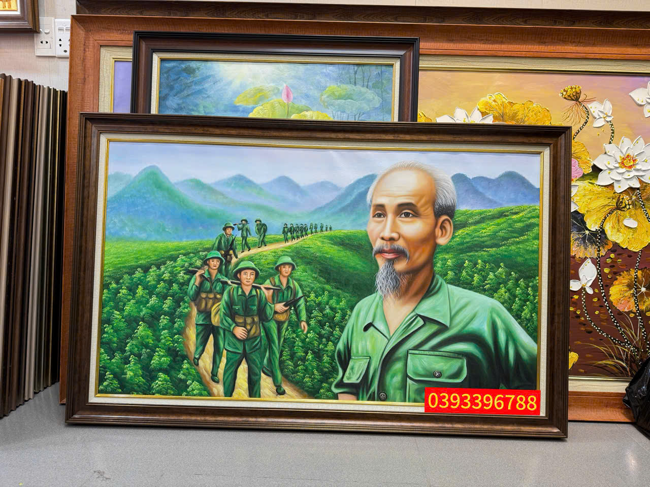 Tranh Bác Hồ cùng chúng cháu hành quân