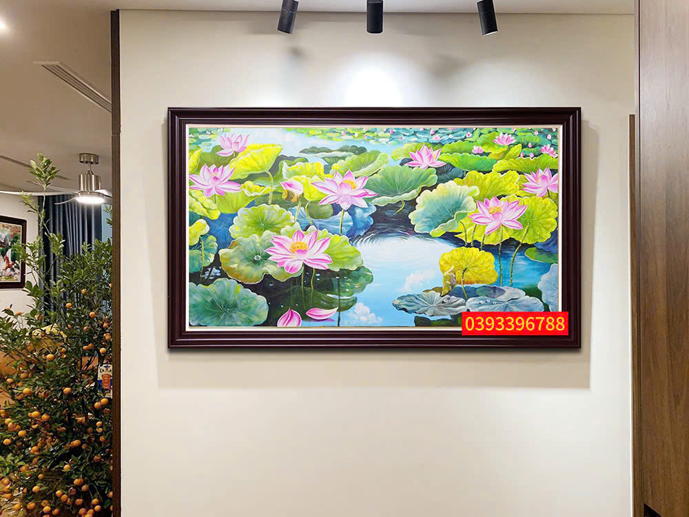Tranh sơn dầu hoa sen nghệ thuật – Biểu tượng của sự thanh cao, bình an và thịnh vượng.